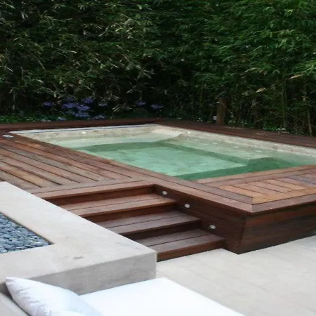 Pristine Holiday In Near Lake With Jacuzzi بيت للعطل آيويل